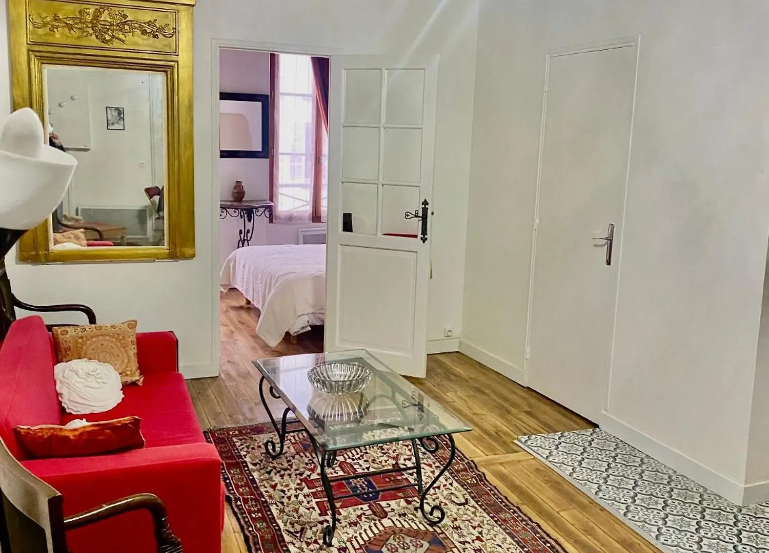 Charme Parisien Apartment *